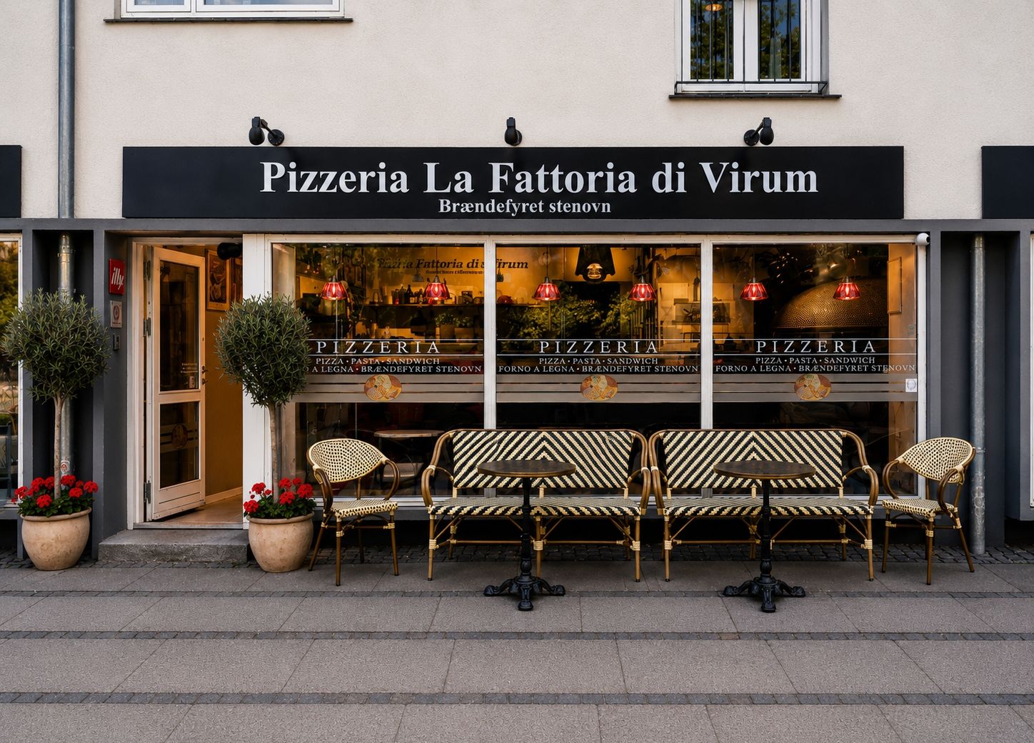 Pizzeria La Fattoria di Virum — facaden på Frederiksdalsvej i Virum